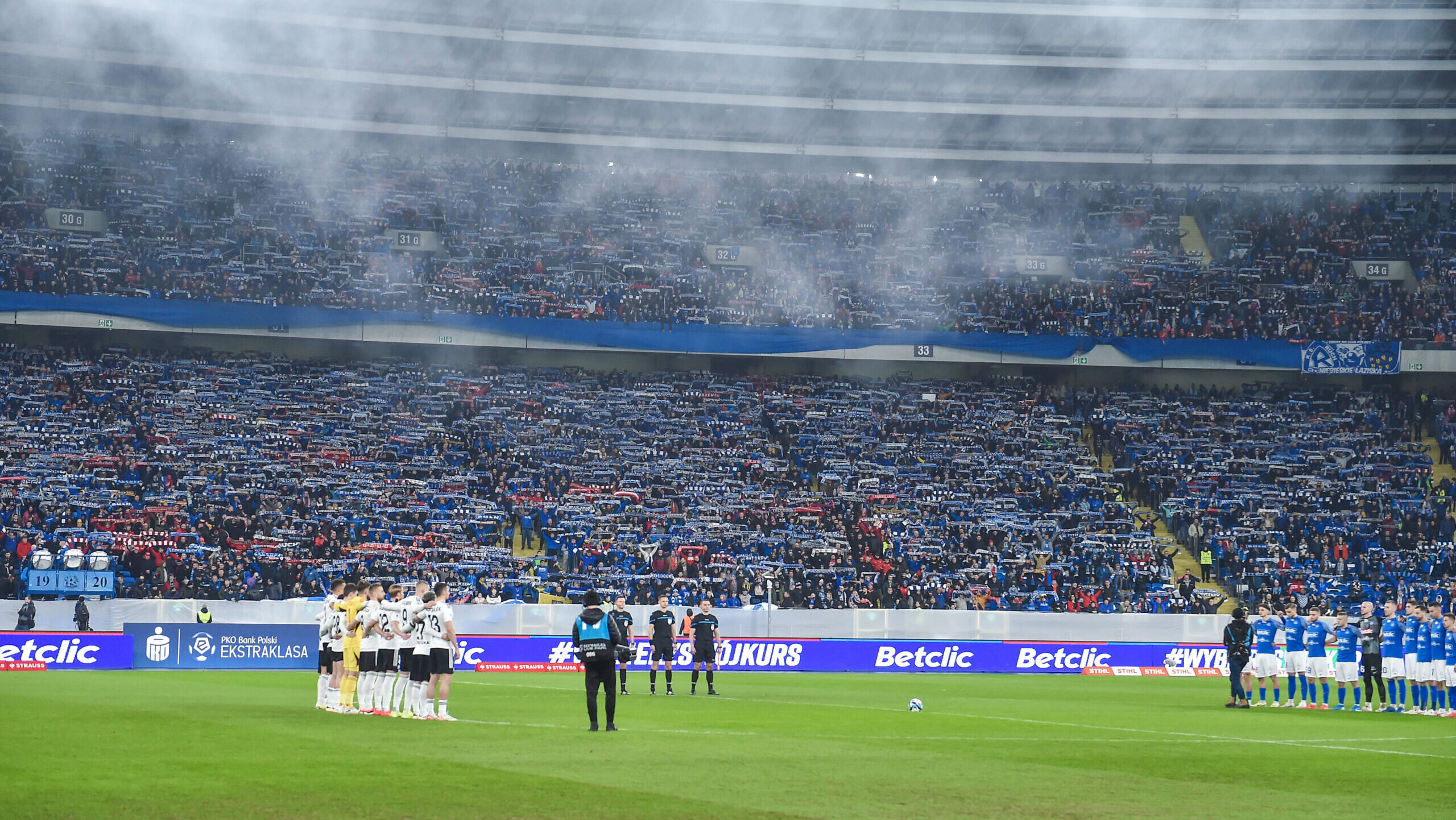 2024.02.09 Chorzow
Pilka nozna PKO Ekstraklasa Sezon 2023/2024
Ruch Chorzow - Legia Warszawa
N/z kibice, trybuny, doping, szalik, szaliki
Foto Marcin Bulanda / PressFocus
2024.02.09 Chorzow
Football Polish PKO Ekstraklasa League Season 2023/2024
Ruch Chorzow - Legia Warszawa
kibice, trybuny, doping, szalik, szaliki
Credit: Marcin Bulanda / PressFocus