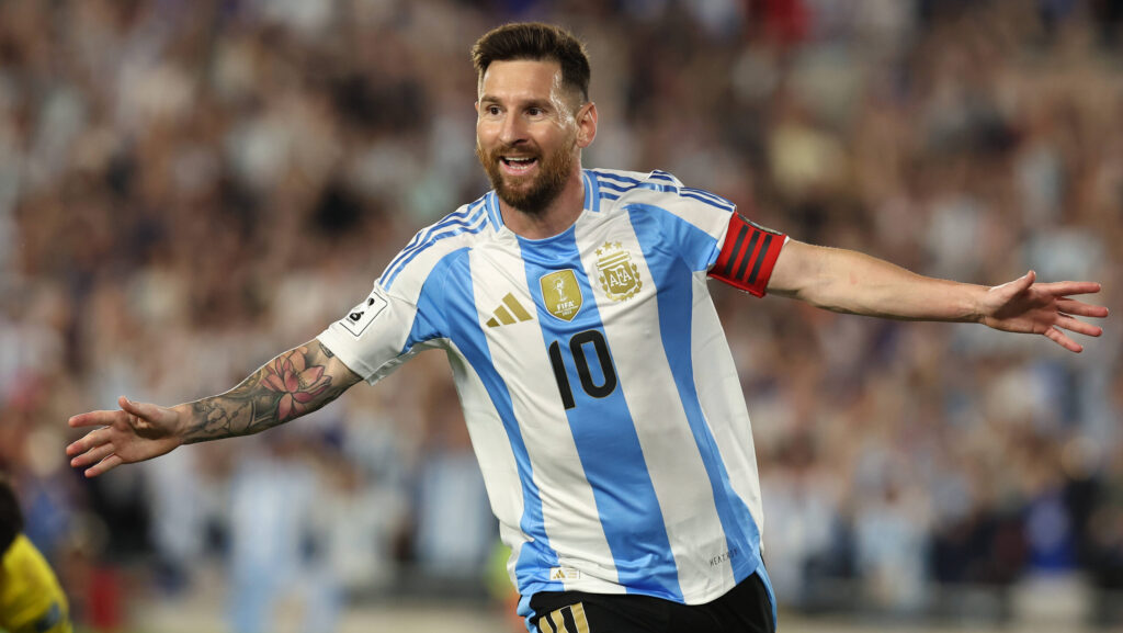 Argentina s forward Lionel Messi celebrates after scoring a goal against Bolivia during the South American qualification football match for the FIFA World Cup, WM, Weltmeisterschaft, Fussball 2026 at the Monumental stadium in Buenos Aires on October 12, 2024. BUENOS AIRES ARGENTINA *** Argentina s forward Lionel Messi celebrates after scoring a goal against Bolivia during the South American qualification football match for the FIFA World Cup 2026 at the Monumental stadium in Buenos Aires on October 12, 2024 BUENOS AIRES ARGENTINA Copyright: xALEJANDROxPAGNIx
2024.10.15 Buenos Aires
pilka nozna kwalifikacje mistrzostw swiata
Argentyna - Boliwia
Foto IMAGO/PressFocus

!!! POLAND ONLY !!!