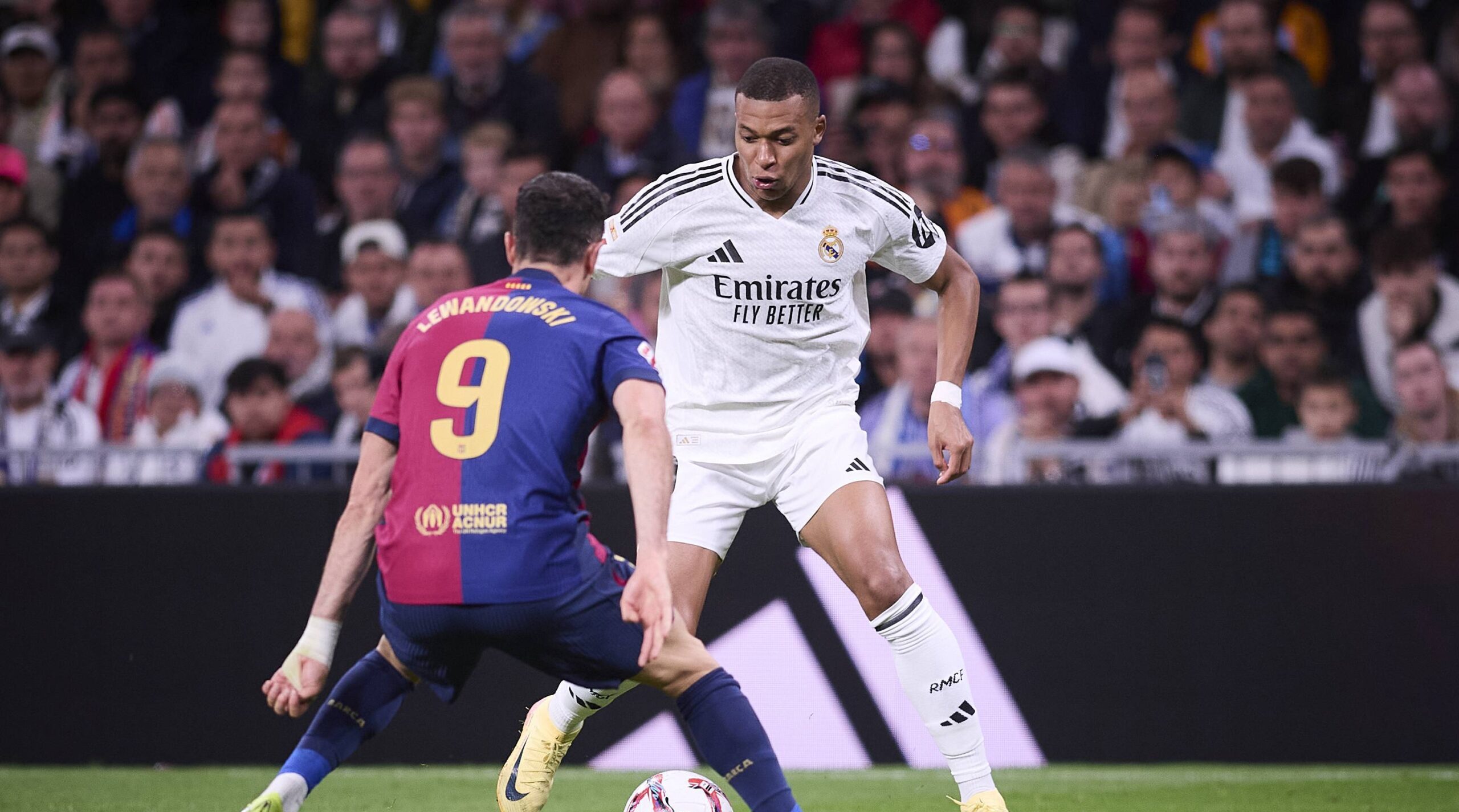 Spanish La Liga EA Sports soccer match Real Madrid vs FC Barcelona at Santiago Bernabeu stadium in Madrid, Spain 26 October 2024
Kylian Mbappe and Lewandowski

(Photo by Cordon Press/Sipa USA)
2024.10.26 Madryt
pilka nozna liga hiszpanska
Real Madryt - FC Barcelona
Foto Cordon Press/SIPA USA/PressFocus

!!! POLAND ONLY !!!