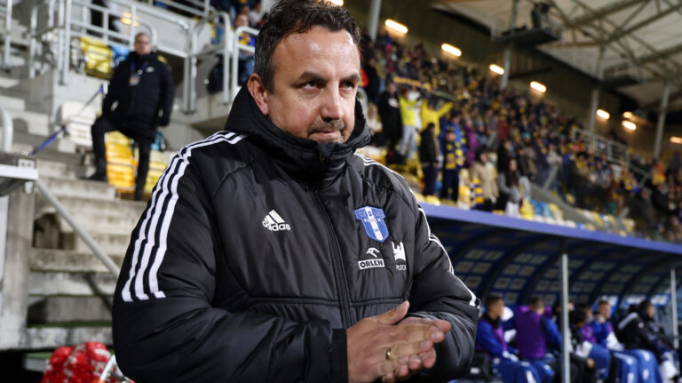 2024.11.02 Gdynia Pilka Nozna Betclic 1 liga sezon 2024/2025 Mecz Arka Gdynia - Wisla Plock N/z Mariusz Misiura Foto Piotr Matusewicz / PressFocus

2024.11.02 Gdynia
Football Polish first division season 2024/2025
Arka Gdynia - Wisla Plock
Mariusz Misiura
Credit: Piotr Matusewicz / PressFocus