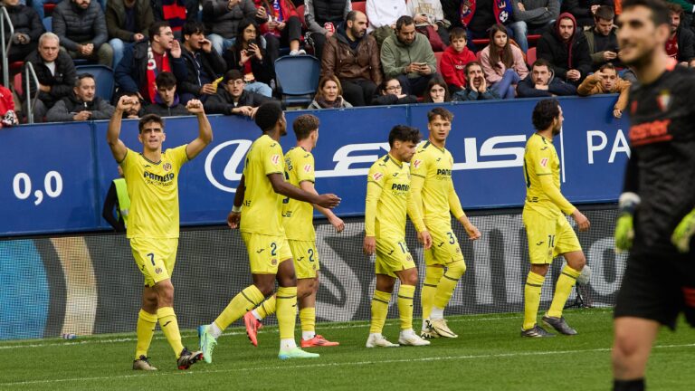 Pamplona, Spain. 24th Nov 2024. Sports. Football/Soccer.Villarreal CF players celebrate a goal of Gerard Moreno (2-2) during the football match of La Liga EA Sports between CA Osasuna and Villarreal CF played at El Sadar stadium in Pamplona (Spain) on November 24, 2024. Credit: Inigo Alzugaray/Cordon Press
2024.11.24 Pampeluna
pilka nozna liga hiszpanska
Osasuna Pampeluna - Villarreal CF
Foto Cordon Press/SIPA USA/PressFocus

!!! POLAND ONLY !!!