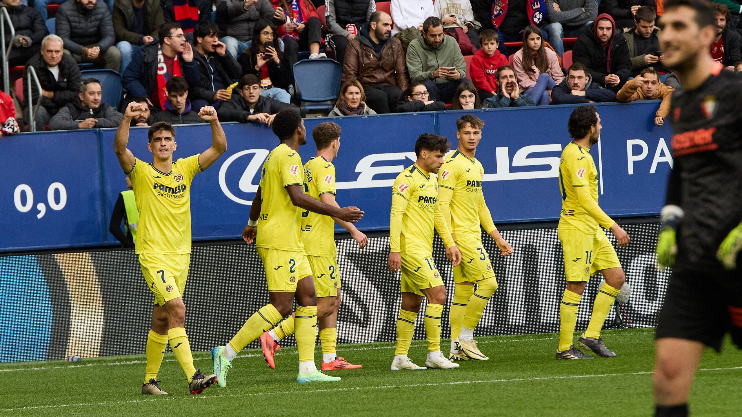 Pamplona, Spain. 24th Nov 2024. Sports. Football/Soccer.Villarreal CF players celebrate a goal of Gerard Moreno (2-2) during the football match of La Liga EA Sports between CA Osasuna and Villarreal CF played at El Sadar stadium in Pamplona (Spain) on November 24, 2024. Credit: Inigo Alzugaray/Cordon Press
2024.11.24 Pampeluna
pilka nozna liga hiszpanska
Osasuna Pampeluna - Villarreal CF
Foto Cordon Press/SIPA USA/PressFocus

!!! POLAND ONLY !!!