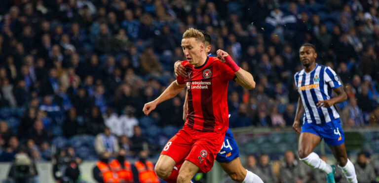 Adam Buksa of FC Midtjylland in action during the UEFA Europa League 2024/25 League Phase MD6 match between FC Porto and FC Midtjylland at Estadio do Dragao. Final Score; FC Porto 2:0 FC Midtjylland (Photo by Diogo Baptista / SOPA Images/Sipa USA)
2024.12.12 Porto
pilka nozna liga Europy
FC Porto - FC Midtjylland
Foto Diogo Baptista/SOPA Images/SIPA USA/PressFocus

!!! POLAND ONLY !!!