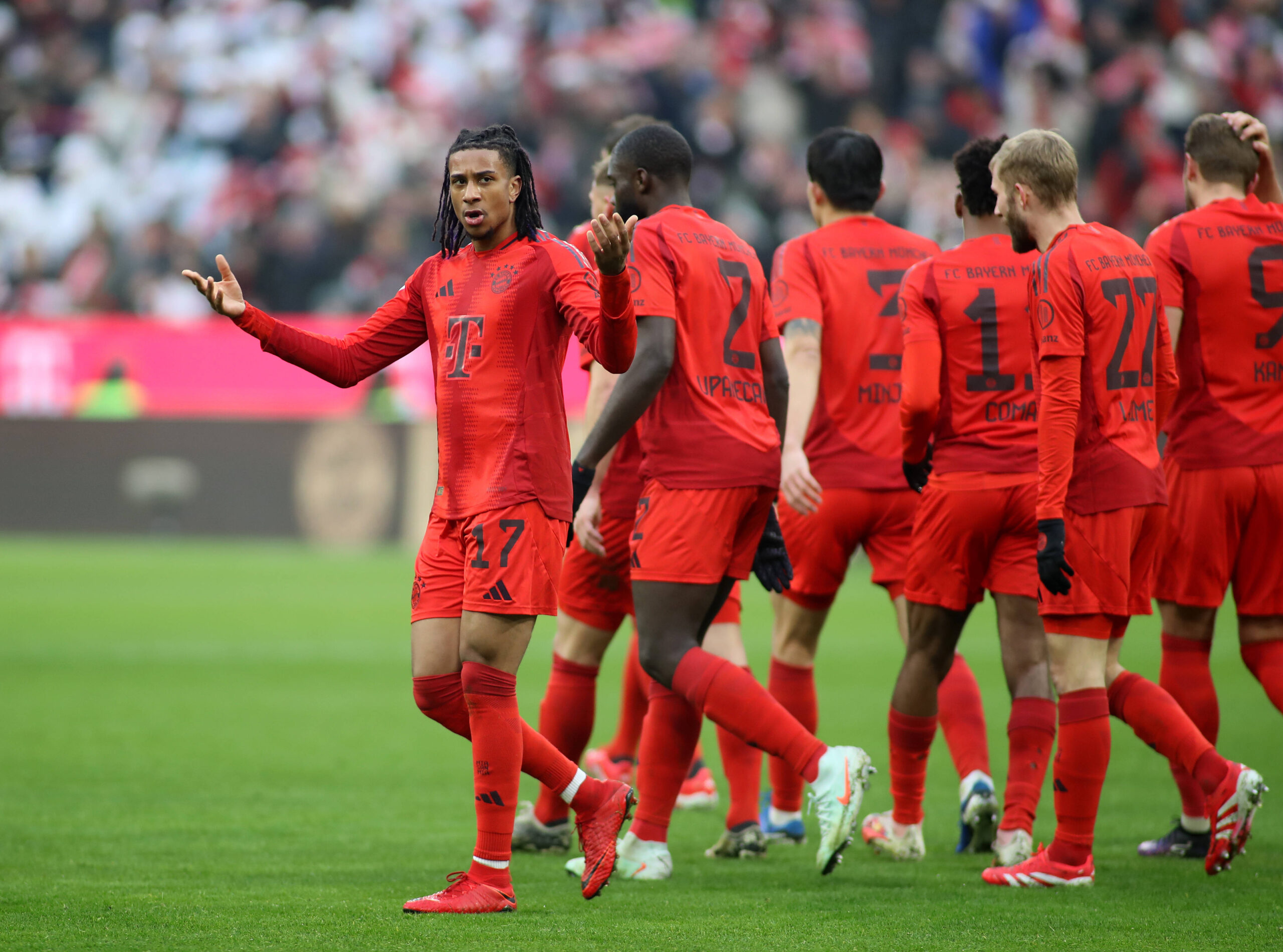 Munchen, Deutschland, 18. Januar 2025: Fussball, Herren, Bundesliga, Saison 2024/2025, FC Bayern Munchen - VFL Wolfsburg, Allianz Arena 2:1 durch Michael Olise FC Bayern Munchen Tor, Jubel DFB, DFL regulations prohibit any use of photographs as image sequences and/or quasi-video *** Munich, Germany, January 18, 2025 Soccer, Men, Bundesliga, Season 2024 2025, FC Bayern Munich VFL Wolfsburg, Allianz Arena 2 1 by Michael Olise FC Bayern Munich Goal, Cheering DFB, DFL regulations prohibit any use of photographs as image sequences and or quasi video
2025.01.18 Monachium
pilka nozna liga niemiecka
FC Bayern Monachium - VfL Wolfsburg 
Foto IMAGO/PressFocus

!!! POLAND ONLY !!!