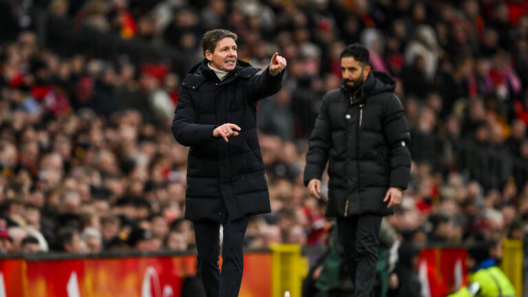 Oliver Glasner Manager of Crystal Palace gives his team instructions during the Premier League match Manchester United vs Crystal Palace at Old Trafford, Manchester, United Kingdom, 2nd February 2025

(Photo by Craig Thomas/News Images) in ,  on 2/2/2025. (Photo by Craig Thomas/News Images/Sipa USA)
2025.02.02 Manchester
pilka nozna Liga angielska
Manchester United - Crystal Palace
Foto Craig Thomas/News Images/SIPA USA/PressFocus

!!! POLAND ONLY !!!