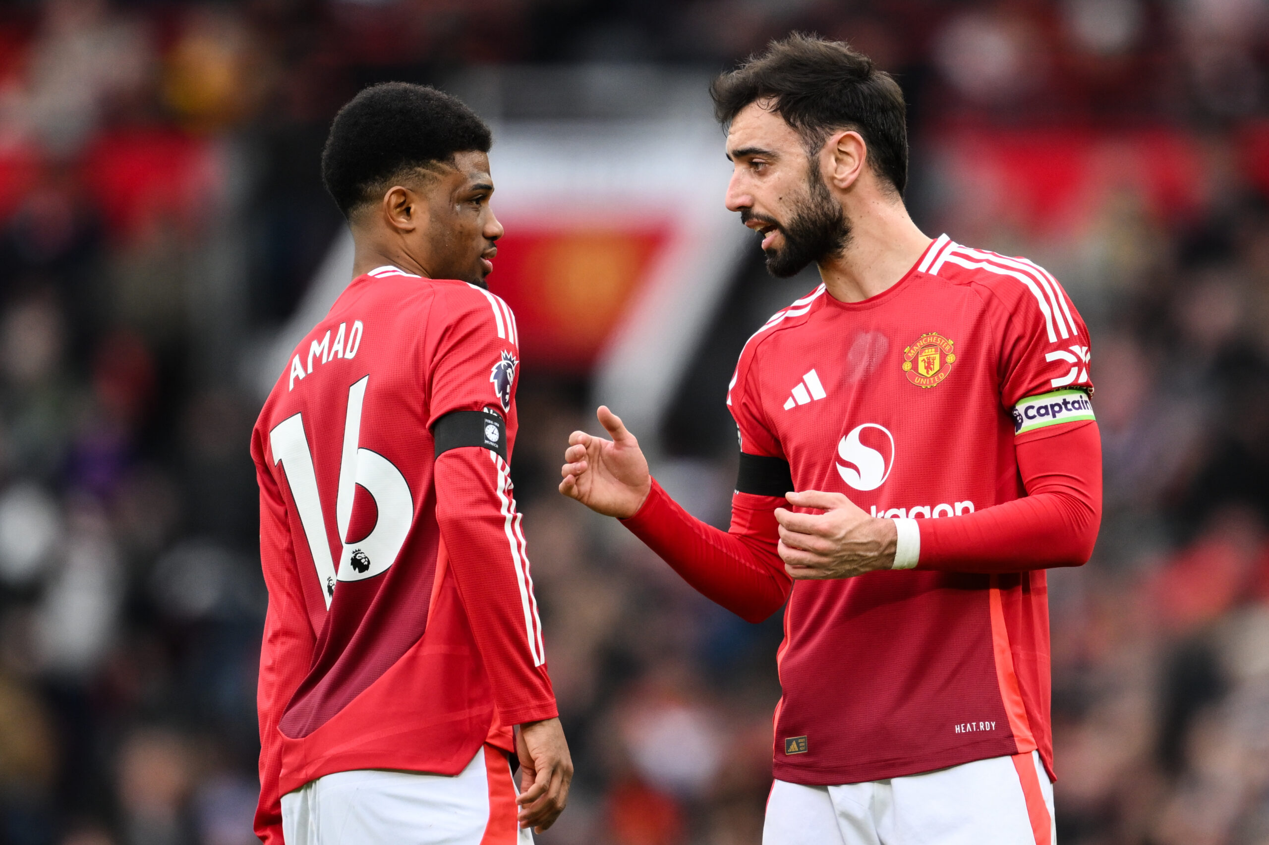 Bruno Fernandes of Manchester United talks to Amad Diallo of Manchester United during the Premier League match Manchester United vs Crystal Palace at Old Trafford, Manchester, United Kingdom, 2nd February 2025

(Photo by Craig Thomas/News Images) in Manchester, United Kingdom on 2/2/2025. (Photo by Craig Thomas/News Images/Sipa USA)
2025.02.02 Manchester
pilka nozna liga angielska
Manchester United - Crystal Palace
Foto News Images/SIPA USA/PressFocus

!!! POLAND ONLY !!!