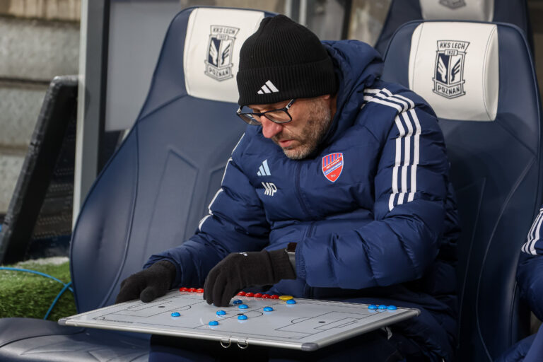 2025.02.14 Poznan
Pilka nozna Ekstraklasa sezon 2024/2025
Lech Poznan - Rakow Czestochowa
N/z Trener Rakowa Marek Papszun
Foto Pawel Jaskolka / PressFocus

2025.02.14 Poznan
Football Polish Ekstraklasa season 2024/2025
Lech Poznan - Rakow Czestochowa
Credit: Pawel Jaskolka / PressFocus