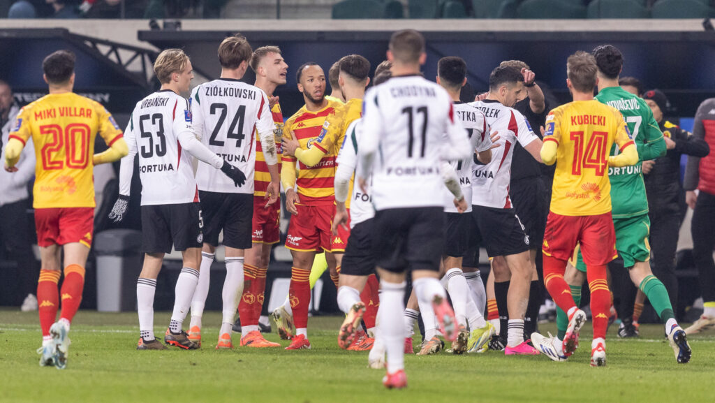 2025.02.26 Warszawa
pilka nozna Puchar Polski  2024/2025
Legia Warszawa - Jagiellonia Bialystok
N/z Przepychanki miedzy pilkarzami
Foto Tomasz Jastrzebowski / Foto Olimpik / PressFocus

2025.02.26 Warszawa
football Polish FA Cup 2024/2025
Legia Warszawa - Jagiellonia Bialystok
Przepychanki miedzy pilkarzami
Credit: Tomasz Jastrzebowski / Foto Olimpik / PressFocus