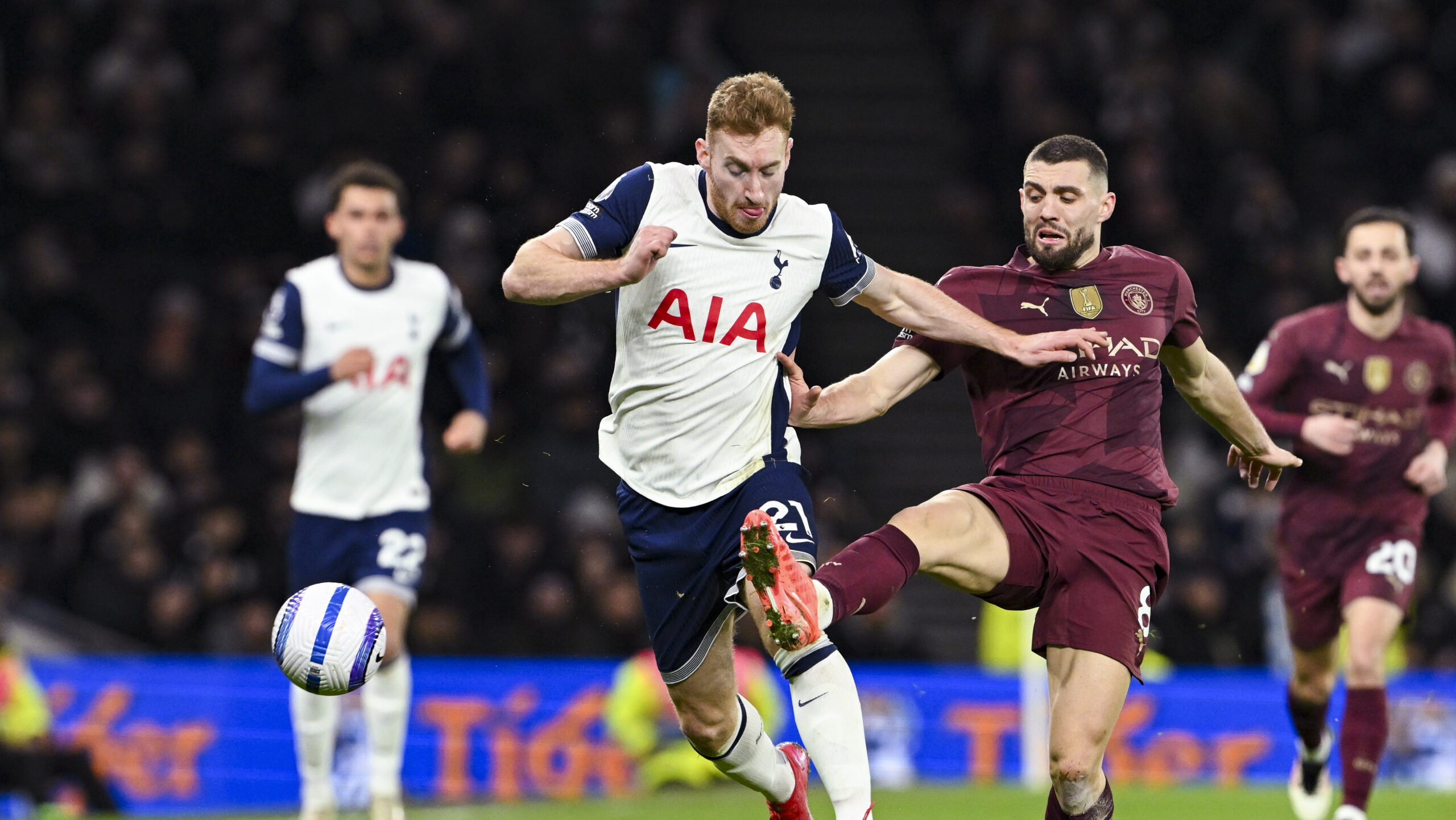 The City Ground Stadium LONDON, ENGLAND - FEBRUARY 26: Dejan Kulusevski of Tottenham (L) is challenged by Mateo Kovacic of Manchester City (R) during the Premier League 2024/25 Matchweek 27 match between Tottenham Hotspur FC and Manchester City FC at Tottenham Hotspur Stadium on February 26, 2025 in London, England.  (David Horton / SPP) (Photo by David Horton / SPP/Sipa USA)
2025.02.26 Londyn 
pilka nozna liga angielska
Tottenham Hotspur - Manchester City 
Foto SPP/SIPA USA/PressFocus

!!! POLAND ONLY !!!