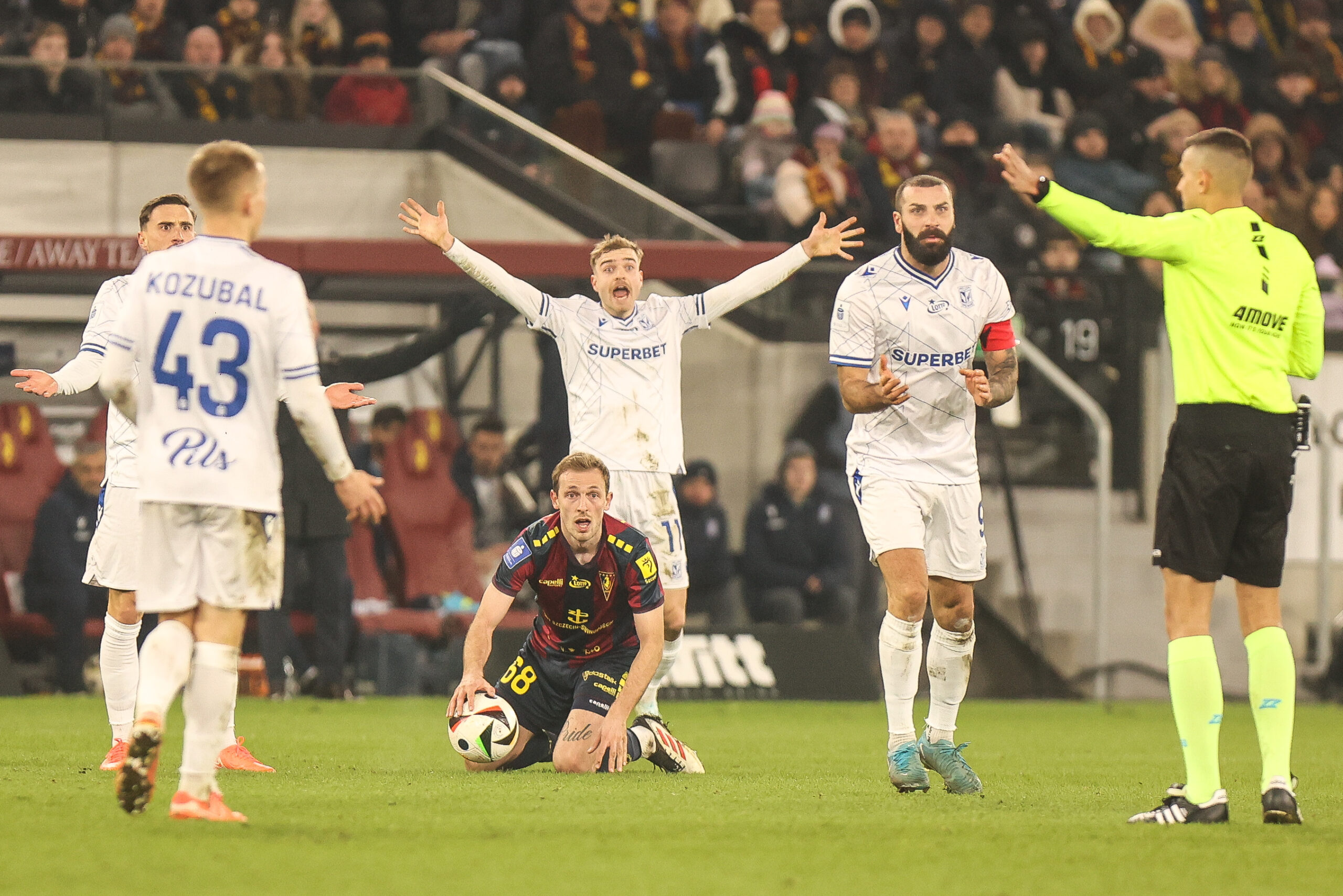 2025.03.01 Szczecin
pilka nozna PKO Ekstraklasa sezon 2024/2025
Pogon Szczecin - Lech Poznan
N/z Danijel Loncar Mikael Ishak Daniel Hakans
Foto Szymon Gorski / PressFocus

2025.03.01 Szczecin
Football - Polish PKO Ekstraklasa season 2024/2025
Pogon Szczecin - Lech Poznan
Danijel Loncar Mikael Ishak Daniel Hakans
Credit: Szymon Gorski / PressFocus