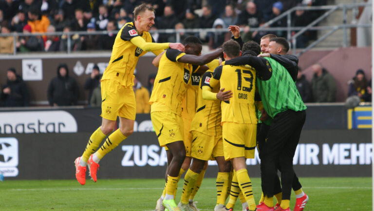 GER, Hamburg, Fussball, DFB, FC St. Pauli vs Borussia Dortmund , im Millerntor Stadion , 01.03.2025 , v.l. Karim Adeyemi  Borussia Dortmund  macht das Tor 2:0 fuer Borussia Dortmund DFL regulations prohibit any use of photographs as image sequences and/or quasi-video. *** GER, Hamburg, Football, DFB, FC St Pauli vs Borussia Dortmund , im Millerntor Stadion , 01 03 2025 , v l Karim Adeyemi Borussia Dortmund macht das Tor 2 0 fuer Borussia Dortmund DFL regulations prohibit any use of photographs as image sequences and or quasi video Copyright: HMBxMedia/FernandoxSoares
2025.03.01 Hamburg
pilka nozna , liga niemiecka
FC St. Pauli - Borussia Dortmund
Foto IMAGO/PressFocus

!!! POLAND ONLY !!!