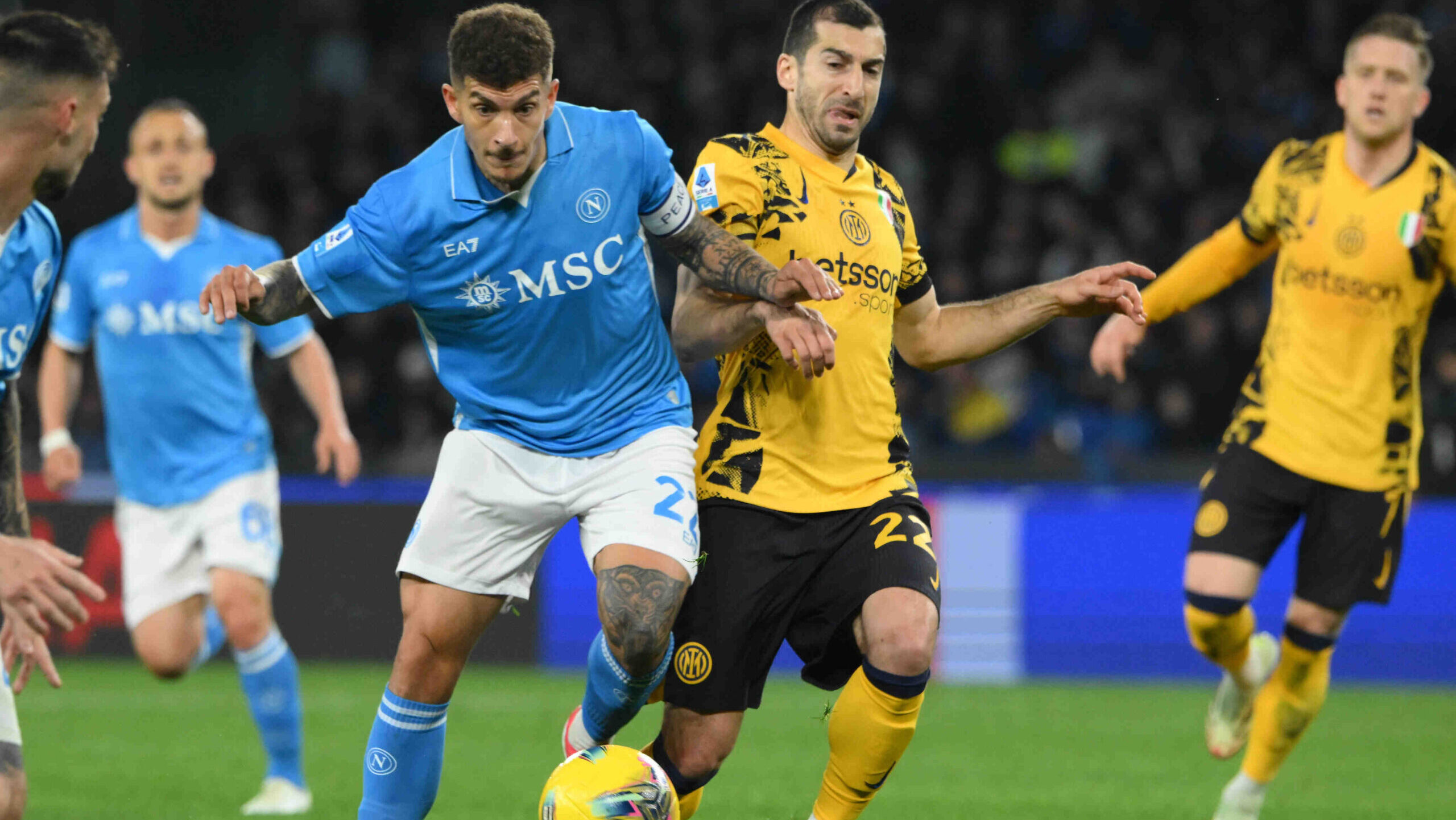 Giovanni Di Lorenzo of SSC Napoli competes for the ball with Henrikh Mkhitaryan of FC Internazionale during the Serie A Enelive betwee SSC Napoli vs FC Internazionale at Diego Armado Maradona Stadium (Photo by Agostino Gemito/IPA Sport / ipa-agency.net/IPA/Sipa USA)
2025.03.01 Neapol
pilka nozna liga wloska
SSC Napoli - Inter Mediolan 
Foto IPA/SIPA USA/PressFocus

!!! POLAND ONLY !!!