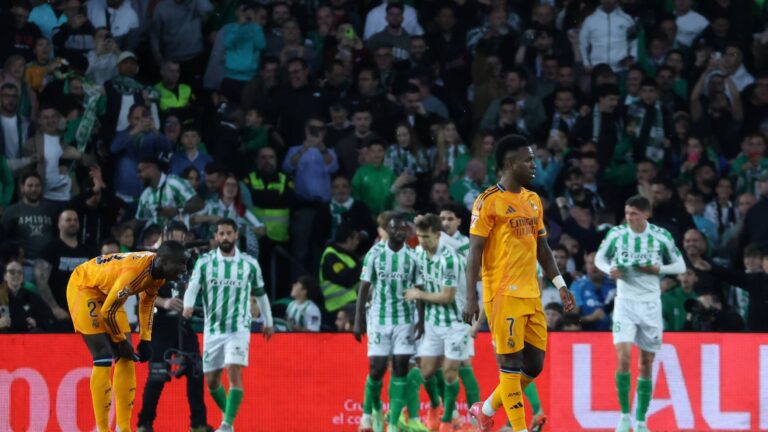 Spanish La Liga EA Sports soccer match Betis vs Real Madrid at Benito villamarin stadium in Sevilla, Spain 01 March 2025
Isco celebrates a goal

(Photo by Cordon Press/Sipa USA)
2025.03.01 Sewilla
pilka nozna liga hiszpanska
 Betis Sewilla - Real Madrid
Foto Cordon/SIPA USA/PressFocus

!!! POLAND ONLY !!!