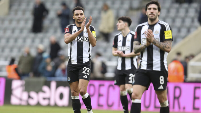 Football - 2024 / 2025 Emirates FA Cup - Round Five - Newcastle United vs Brighton &amp; Hove Albion - St James Park - Sunday 2nd March 2025 Jacob Murphy of Newcastle United is seen at full time PUBLICATIONxNOTxINxUK
2025.03.02 Newcastle
pilka nozna , Puchar Anglii
Newcastle United - Brighton and Hove Albion
Foto IMAGO/PressFocus

!!! POLAND ONLY !!!