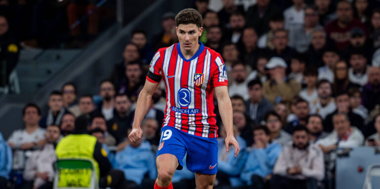 Real Madrid CF vs Atletico de Madrid - UEFA Champions League 2024/25 Round of 16 First Leg Julian Alvarez of Atletico de Madrid runs with the ball during the UEFA Champions League 2024/25 Round of 16 first leg match between Real Madrid C.F. and Atletico de Madrid at Estadio Santiago Bernabeu on March 4, 2025 in Madrid, Spain. Madrid Estadio Santiago Bernabeu Madrid Spain Copyright: xAlbertoxGardinx AGardin_20250304_Football_Champions_Real_Madrid_Atletico_Madrid_0564
2025.03.04 Madryt
pilka nozna , liga mistrzow
Real Madryt - Atletico Madryt
Foto IMAGO/PressFocus

!!! POLAND ONLY !!!