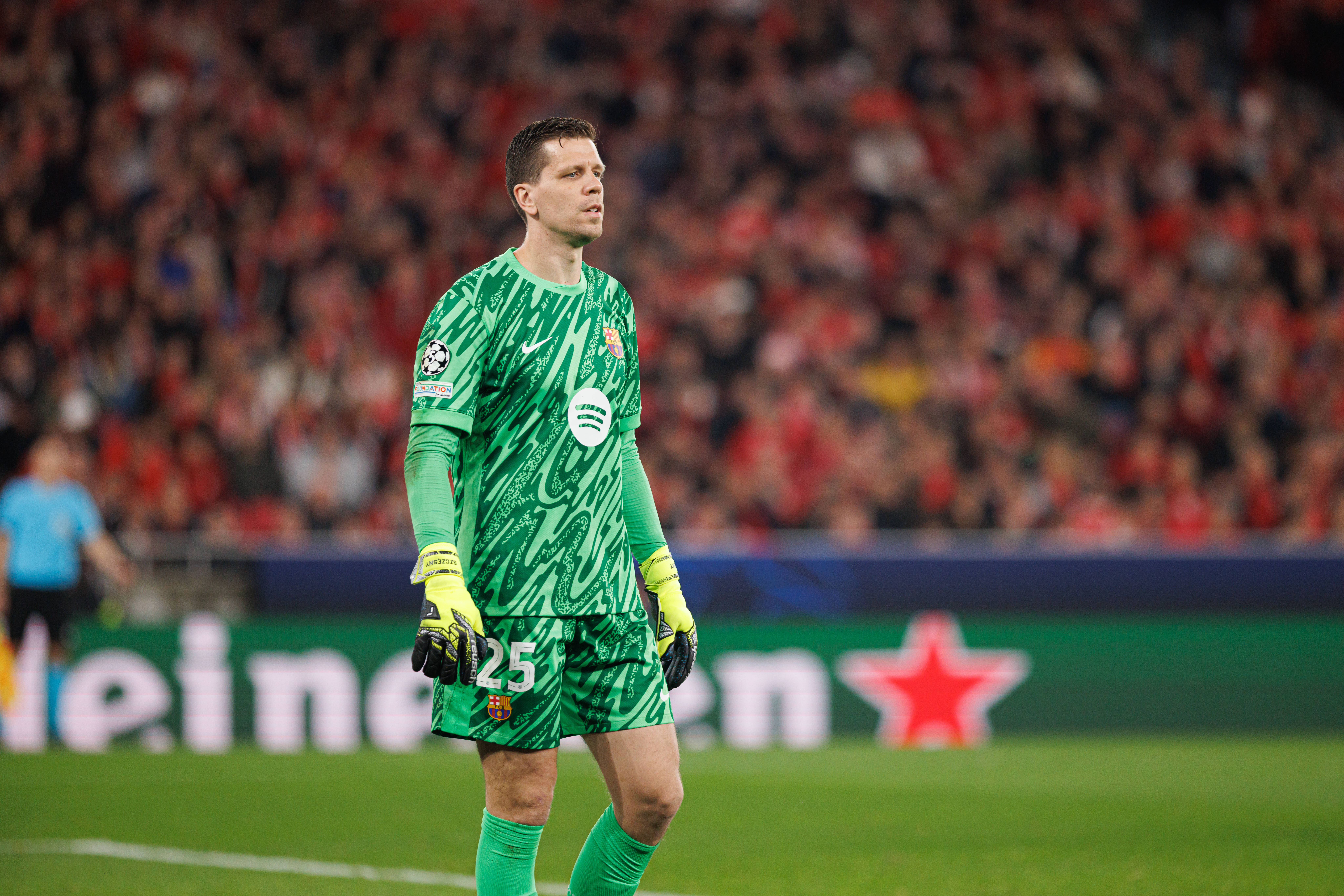 Wojciech Szczesny seen during UEFA Champions League Round of 16 game between teams of SL Benfica and FC Barcelona, Barca Maciej Rogowski Lisboa Estadio Da Luz Portugal Copyright: xMaciejxRogowskix slbfcb2425-14
2025.03.05 Lizbona
pilka nozna , Liga Mistrzow
Benfica Lizbona - FC Barcelona 
Foto IMAGO/PressFocus

!!! POLAND ONLY !!!