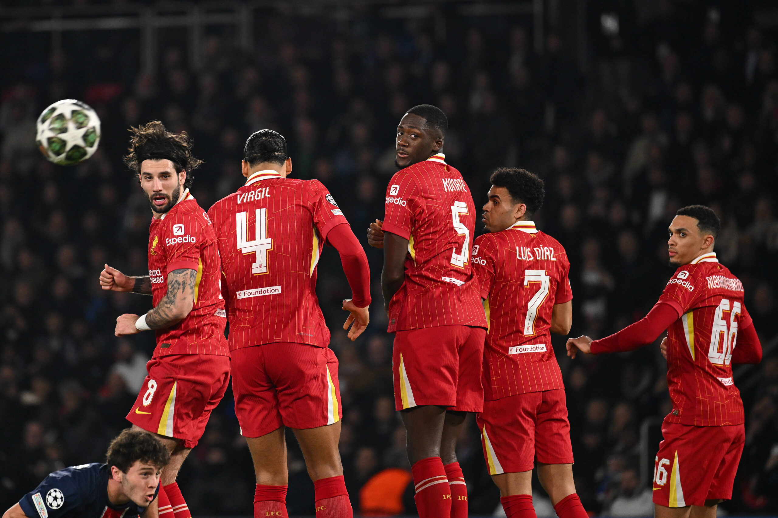 PSG free kick during the Champions League round of 16 match between Paris Saint Germain and Liverpool FC at Parc des Princes on March 5, 2025. - 05/03/2025 - France / Ile-de-France region / Paris - PUBLICATIONxNOTxINxFRAxRUS JulienxMattiax/xLexPictorium LePictorium_0304056
2025.03.05 Paryz
pilka nozna ,  Liga Mistrzow
Paris Saint-Germain - FC Liverpool
Foto IMAGO/PressFocus

!!! POLAND ONLY !!!