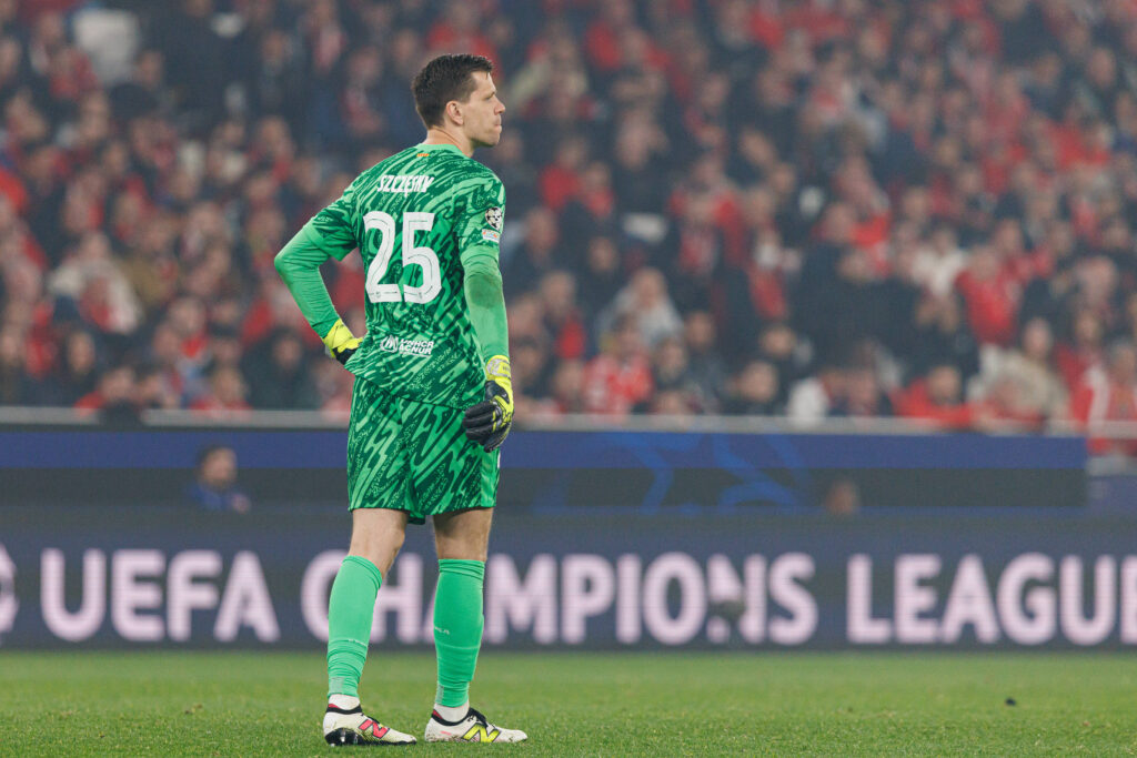 Wojciech Szczesny seen during UEFA Champions League Round of 16 game between teams of SL Benfica and FC Barcelona, Barca Maciej Rogowski Lisboa Estadio Da Luz Portugal Copyright: xMaciejxRogowskix slbfcb2425-221
2025.03.05 Lizbona
pilka nozna , Liga Mistrzow
Benfica Lizbona - FC Barcelona
Foto IMAGO/PressFocus

!!! POLAND ONLY !!!