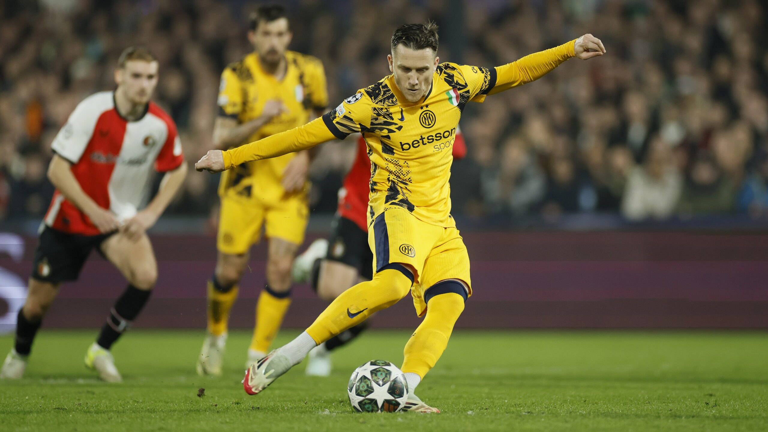 3/5/2025 - ROTTERDAM - Piotr Zielinski of FC Internazionale Milano misses penalty during the UEFA Champions League match between Feyenoord and Internazionale Milano at Feyenoord Stadium de Kuip on March 5, 2025 in Rotterdam, Netherlands. ANP KOEN VAN WEEL /ANP/Sipa USA
2025.03.05 Rotterdam
pilka nozna liga Mistrzow
Feyenoord Rotterdam - Inter Mediolan
Foto ANP/SIPA USA/PressFocus

!!! POLAND ONLY !!!