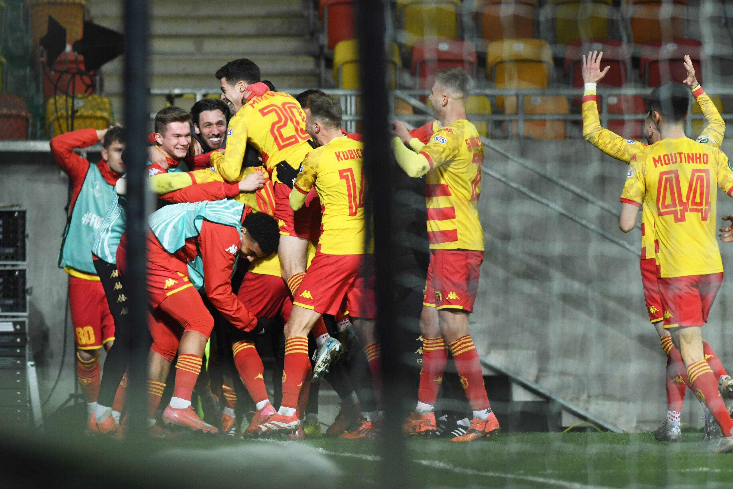 2025.03.06 Bialystok pilka nozna 1/8 finalu Liga Konferencji Europy 2024/2025 Jagiellonia Bialystok (zolto-czerwone) - Cercle Brugge N/z zawodnicy Jagiellonii ciesza sie z gola Foto Michal Kosc / PressFocus 
2025.03.06 Bialystok Bialystok Football - UEFA Conference League 2024/2025 Jagiellonia Bialystok (yellow-red) - Cercle Brugge Credit: Michal Kosc / PressFocus