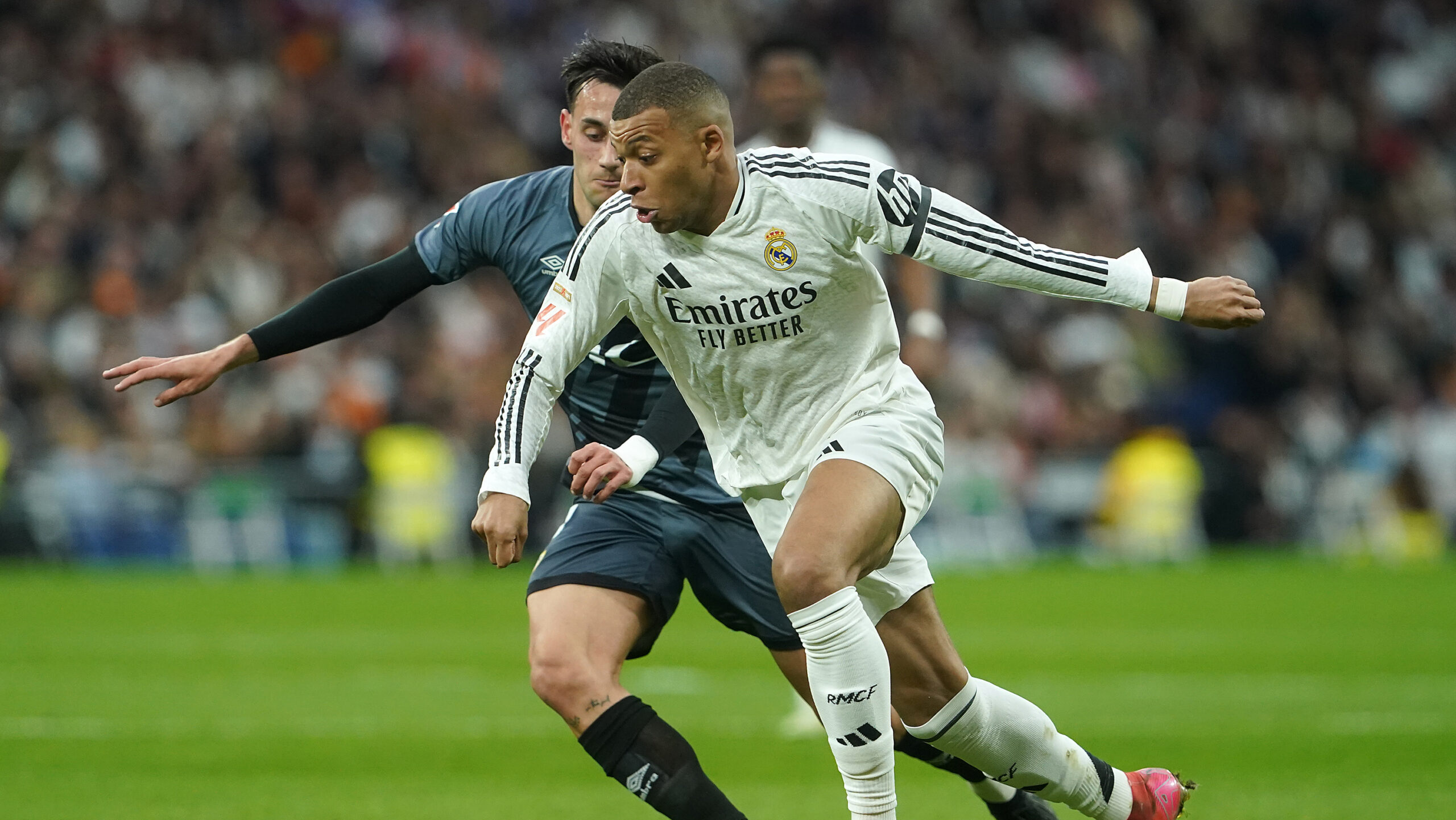 Real Madrid CF’s Kylian Mbappe (r) and Rayo Vallecano&#039;s Pedro Diaz during La Liga match. March 9, 2025. (Photo by Acero/Alter Photos/Sipa USA)
2025.03.09 Madryt
pilka nozna liga hiszpanska
Real Madryt - Rayo Vallecano
Foto Alter Photos/SIPA USA/PressFocus

!!! POLAND ONLY !!!