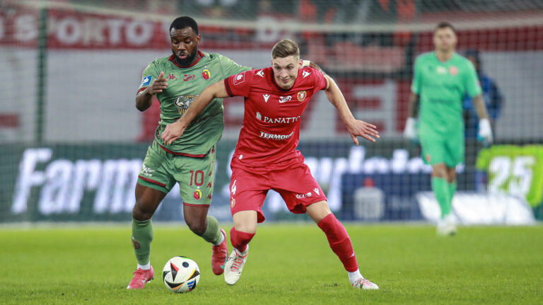 2025.03.09 Lodz 
pilka nozna PKO Ekstraklasa sezon 2024/2025 
Widzew Lodz - Jagiellonia Bialystok
N/z Afimico Pululu Mateusz Zyro
Foto Artur Kraszewski / PressFocus 

2025.03.09 Lodz 
Football - Polish PKO Ekstraklasa season 2024/2025 
Widzew Lodz - Jagiellonia Bialystok
Afimico Pululu  Mateusz Zyro
Credit: Artur Kraszewski / PressFocus