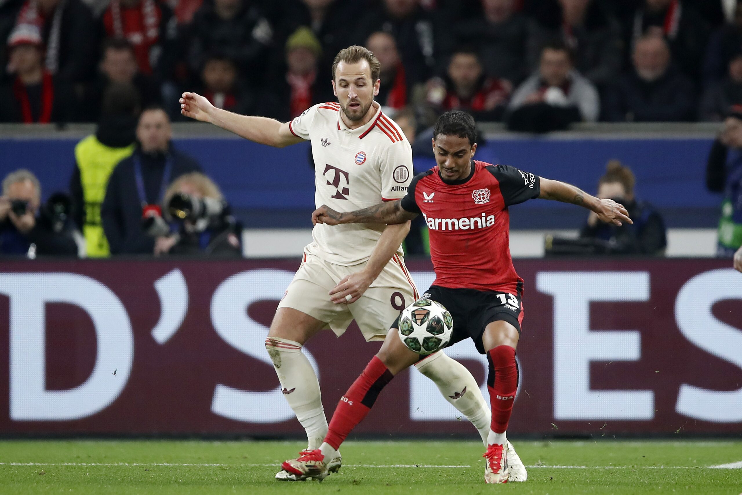 3/11/2025 - LEVERKUSEN - (L-R) Harry Kane of FC Bayern Munich, Arthur of Bayer 04 Leverkusen during the UEFA Champions League match between Bayer 04 Leverkusen and FC Bayern Munich at the Bay Arena on March 11, 2025 in Leverkusen, Germany. ANP / Hollandse Hoogte / Bart Stoutjesdijk /ANP/Sipa USA
2025.03.11 Leverkusen
pilka nozna liga mistrzow
Bayer 04 Leverkusen - Bayern Monachium
Foto ANP/SIPA USA/PressFocus

!!! POLAND ONLY !!!