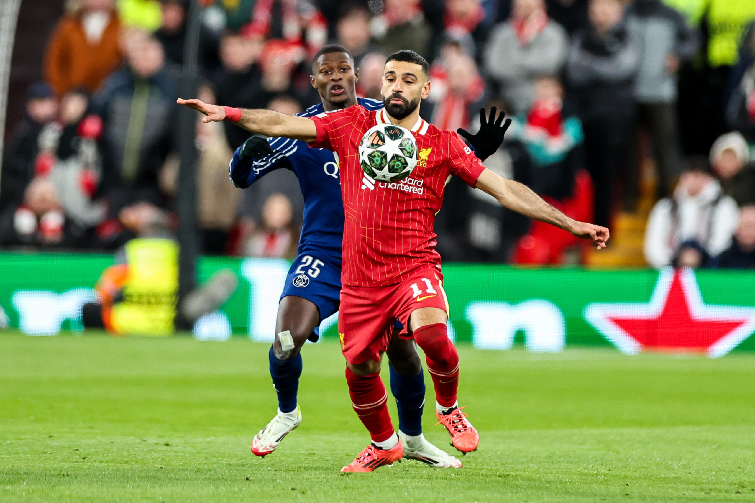 Mohamed Salah of Liverpool is put under pressure by Nuno Mendes of Paris Saint-Germain during the UEFA Champions League Last 16 match Liverpool vs Paris Saint-Germain at Anfield, Liverpool, United Kingdom, 11th March 2025

(Photo by Mark Cosgrove/News Images) in Liverpool, United Kingdom on 3/11/2025. (Photo by Mark Cosgrove/News Images/Sipa USA)
2025.03.11 Liverpool 
pilka nozna liga mistrzow
FC Liverpool - PSG
Foto News Images/SIPA USA/PressFocus

!!! POLAND ONLY !!!