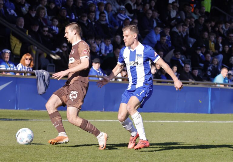Adam Dzwigala, FC St. Pauli, Florian Niederlechner, Hertha BSC, Deutschland, Berlin, Fussball, Herren, Saison 2024/2025, Testspiel, Hertha BSC - FC St. Pauli *** Adam Dzwigala, FC St Pauli, Florian Niederlechner, Hertha BSC, Germany, Berlin, Football, Men, Season 2024 2025, Test match, Hertha BSC FC St Pauli
2022.03.19 Berlin
pilka nozna , sparing mecz towarzyski
Hertha BSC Berlin - FC St. Pauli
Foto IMAGO/PressFocus

!!! POLAND ONLY !!!