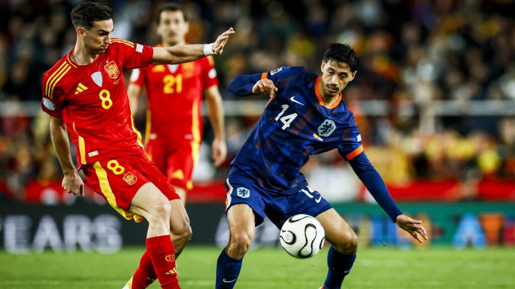 3/23/2025 - VALENCIA - (l-r) Fabian Ruiz of Spain, Tijjani Reijnders of the Netherlands during the UEFA Nations League quarterfinal match between Spain and the Netherlands at Estadio Mestalla on March 23, 2025 in Valencia, Spain. ANP KOEN VAN WEEL /ANP/Sipa USA
2025.03.23 Walencja
pilka nozna Liga Narodow
Hiszpania - Holandia
Foto ANP/SIPA USA/PressFocus

!!! POLAND ONLY !!!