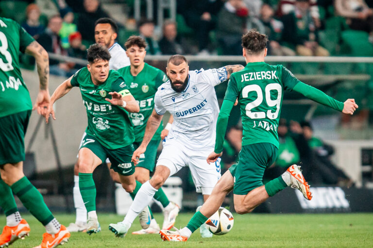 2025.03.29 Wroclaw
Wroclaw Pilka nozna, PKO BP Ekstraklasa, sezon 2024/2025
Slask Wroclaw - Lech Poznan
N/z Petr Schwarz Mikael Ishak Jakub Jezierski
Foto Mateusz Porzucek PressFocus

2025.03.29 Wroclaw
Football, Polish top league - first level, 2024/25 season
Slask Wroclaw - Lech Poznan
Petr Schwarz Mikael Ishak Jakub Jezierski
Credit: Mateusz Porzucek PressFocus