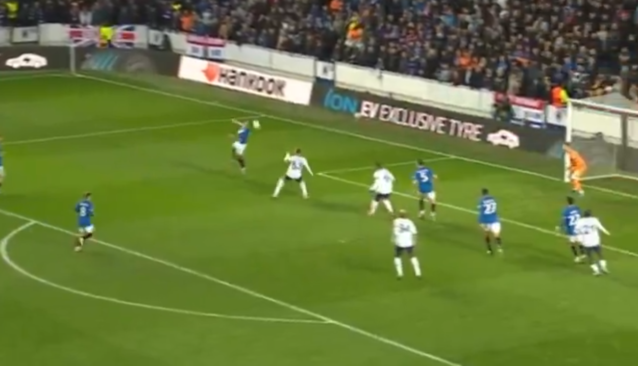 Piękny gol Sebastiana Szymańskiego w Lidze Europy! [WIDEO]