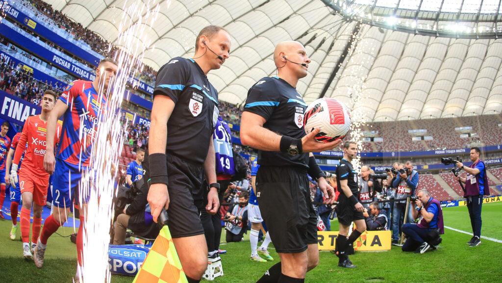 02.05.2022 Warszawa
PGE Stadion Narodowy
Pilka nozna
Fortuna Puchar Polski 2021/2022, final
Lech Poznan - Rakow Czestochowa
N/z sedzia Szymon Marciniak
Foto Adam Starszynski / PressFocus

02.05.2022 Warsaw
National Stadium
Football
Fortuna Polish Cup 2021/2022, final
Lech Poznan - Rakow Czestochowa
sedzia Szymon Marciniak
Credit Adam Starszynski / PressFocus