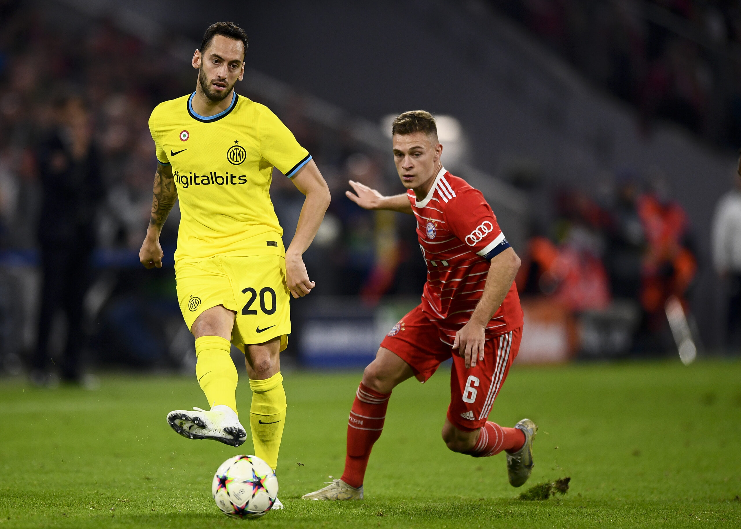 MUNICH, GERMANY - November 01, 2022: Hakan Calhanoglu of FC Internazionale competes for the ball with Joshua Kimmich of FC Bayern Munich during the UEFA Champions League football match between FC Bayern Munich and FC Internazionale. (Nicolo Campo/Sipa USA)
2022.11.01 Monachium
pilka nozna liga mistrzow
FC Bayern Monachium - Inter Mediolan
Foto Nicolo Campo/SIPA USA/PressFocus

!!! POLAND ONLY !!!