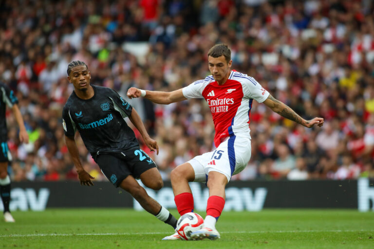 London, England, August 7th 2024: Jakub Kiwior (15 Arsenal) clears the ball during the club friendly game between Arsenal and Bayer Leverkusen at Emirates Stadium in London, England  (Alexander Canillas/SPP) (Photo by Alexander Canillas/SPP/Sipa USA)
2024.08.07 Londyn
pilka no?na sparing mecz towarzyski 
Arsenal Londyn - Bayer Leverkusen
Foto SPP/SIPA USA/PressFocus

!!! POLAND ONLY !!!