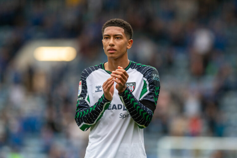 Jobe Bellingham of Sunderland flaps the Sunderland fans after the Sky Bet Championship match at Fratton Park, Portsmouth
Picture by Andy Thomas/Focus Images Ltd 07708227109
31/08/2024
2024.08.31 Portsmouth
Pilka nozna liga angielska
Portsmouth - Sunderland
Foto Andy Thomas/Focus Images/MB Media/PressFocus

!!! POLAND ONLY !!!