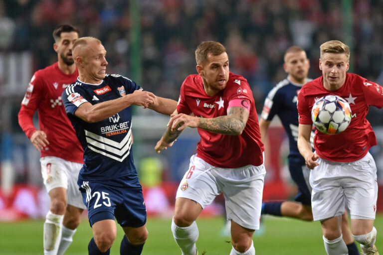 2024.10.18 Krakow
Pilka nozna , Betclic I liga , sezon 2024/25
Wisla Krakow - Bruk-Bet Termalica Nieciecza
N/z Kamil Zapolnik, Alan Uryga, Rafal Mikulec
Foto Krzysztof Porebski / PressFocus

2024.10.18 Krakow
Football , Polish league, second level , 2024/2025 season
Wisla Krakow - Bruk-Bet Termalica Nieciecza
Kamil Zapolnik, Alan Uryga, Rafal Mikulec
Credit: Krzysztof Porebski / PressFocus