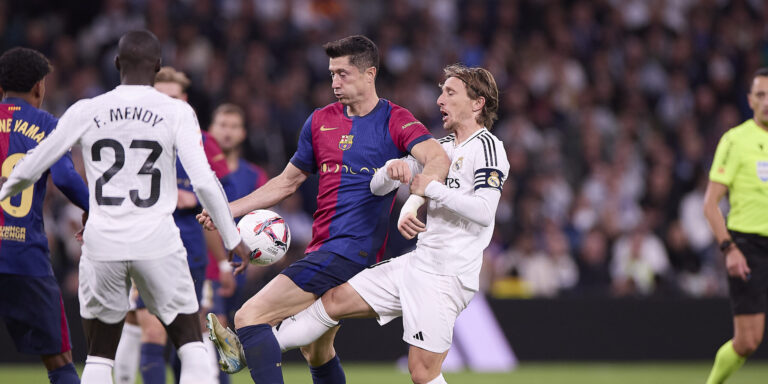 Robert Lewandowski (L) of FC Barcelona and Luka Modric (R) of Real Madrid CF seen in action during the 2024/2025 La Liga EA Sports week 11 football match between Real Madrid CF and FC Barcelona at Santiago Bernabeu stadium. Final score: Real Madrid CF 0 : 4 FC Barcelona (Photo by Federico Titone / SOPA Images/Sipa USA)
2024.10.26 Madryt
pilka nozna liga hiszpanska
Real Madryt - FC Barcelona
Foto Federico Titone/SOPA Images/SIPA USA/PressFocus

!!! POLAND ONLY !!!