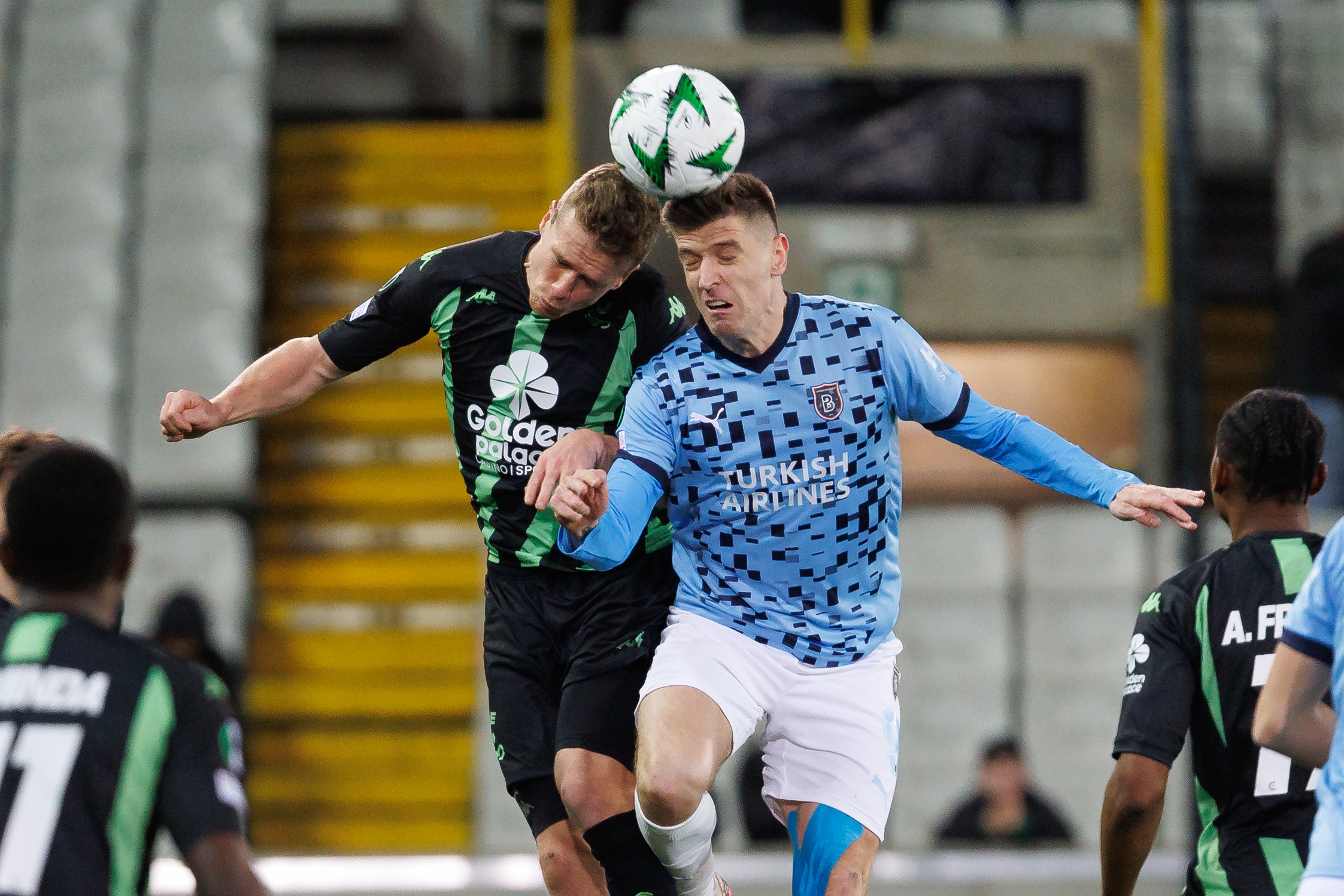 Cercle&#039;s Thibo Somers and Basaksehir&#039;s Krzysztof Piatek fight for the ball during a soccer game between Belgian Cercle Brugge KSV and Turkish Istanbul Basaksehir FK, Thursday 19 December 2024 in Brugge, on day 6/6 of the group stage of the UEFA Conference League tournament. BELGA PHOTO KURT DESPLENTER (Photo by KURT DESPLENTER/Belga/Sipa USA)
2024.12.19 Brugge
pilka nozna Liga Konferencji UEFA
Cercle Brugge - Istanbul Basaksehir FK
Foto Belga/SIPA USA/PressFocus

!!! POLAND ONLY !!!