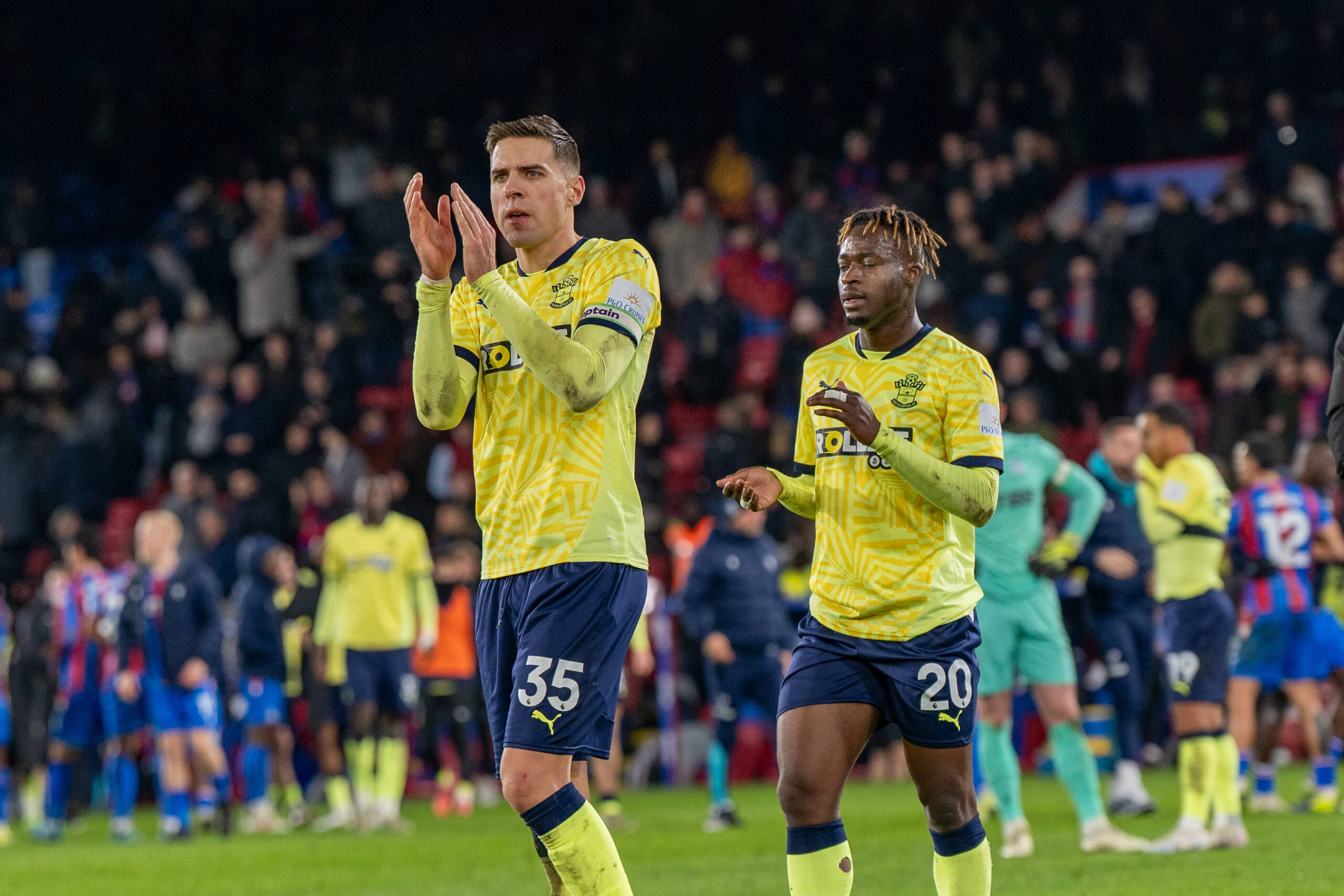 Crystal Palace v Southampton Premier League 29/12/2024. Southampton defender Jan Bednarek 35 and Southampton forward Kamaldeen Sulemana 20 thank the Southampton fans after the Premier League match between Crystal Palace and Southampton at Selhurst Park, London, England on 29 December 2024. London Selhurst Park Greater London England Editorial use only DataCo restrictions apply See www.football-dataco.com , Copyright: xStephenxFlynnx PSI-21160-0049
2024.12.29 Londyn
pilka nozna liga angielska
Premier League sezon 2024/2025
Foto IMAGO/PressFocus

!!! POLAND ONLY !!!