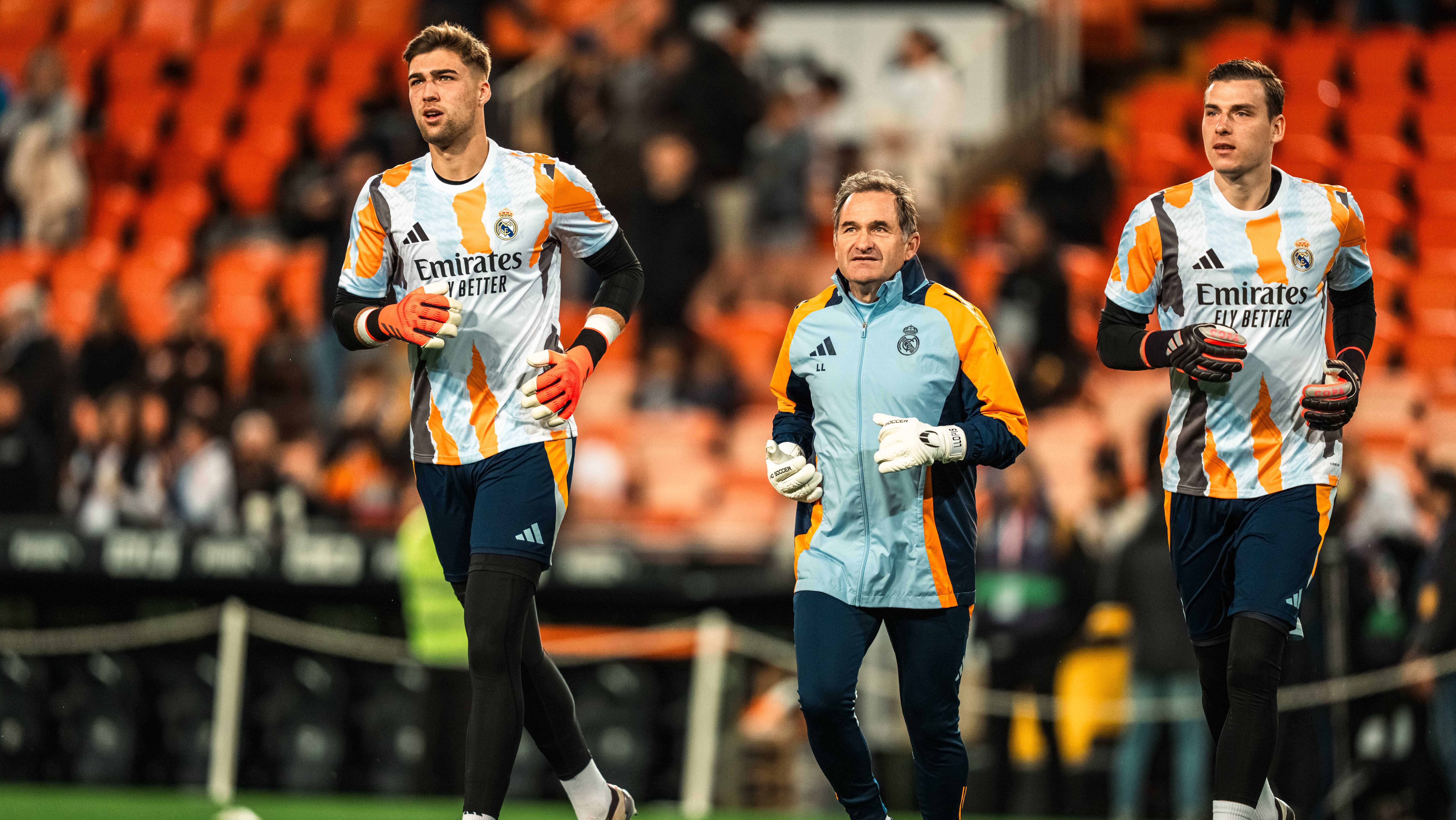 Andriy Lunin of Real Madrid CF and Fran Gonzalez of Real Madrid CF and Luis Llopis Goalkeeper coach of Real Madrid CF during the Spanish championship La Liga football match between Valencia CF and Real Madrid CF on 3 January 2025 at Mestalla stadium in Valencia, Spain (Photo by /Sipa USA)
2025.01.03 Walencja
pilka nozna , liga hiszpanska
Valencia CF - Real Madryt
Foto Alexandre Martins/DPPI/IPA Sport 2/ipa-agency.net/SIPA USA/PressFocus

!!! POLAND ONLY !!!