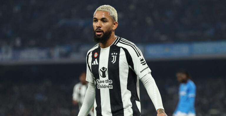 Juventus&#039; Douglas Luiz   during the Serie A soccer match between Napoli and Juventus  at the Diego Armando Maradona Stadium in Naples, southern italy - Sunday , January 25 , 2025. Sport - Soccer . 
(Photo by Alessandro Garofalo/LaPresse) (Photo by Alessandro Garofalo/LaPresse/Sipa USA)
2025.01.27 Neapol
pilka nozna Liga wloska
SSC Napoli - Juventus Turyn
Foto Alessandro Garofalo/LaPresse/SIPA USA/PressFocus

!!! POLAND ONLY !!!