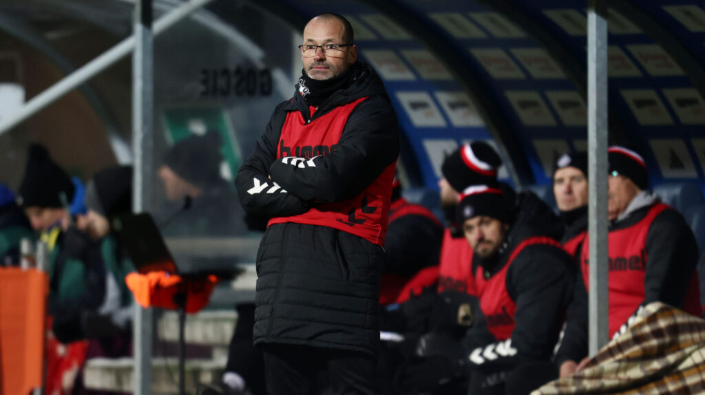 2025.02.14 Gdynia Pilka Nozna Betclic 1 liga sezon 2024/2025 Mecz Arka Gdynia - Polonia Warszawa N/z Mariusz Pawlak Foto Piotr Matusewicz / PressFocus

2025.02.14 Gdynia
Football Polish first division season 2024/2025
Arka Gdynia - Polonia Warszawa
Mariusz Pawlak
Credit: Piotr Matusewicz / PressFocus