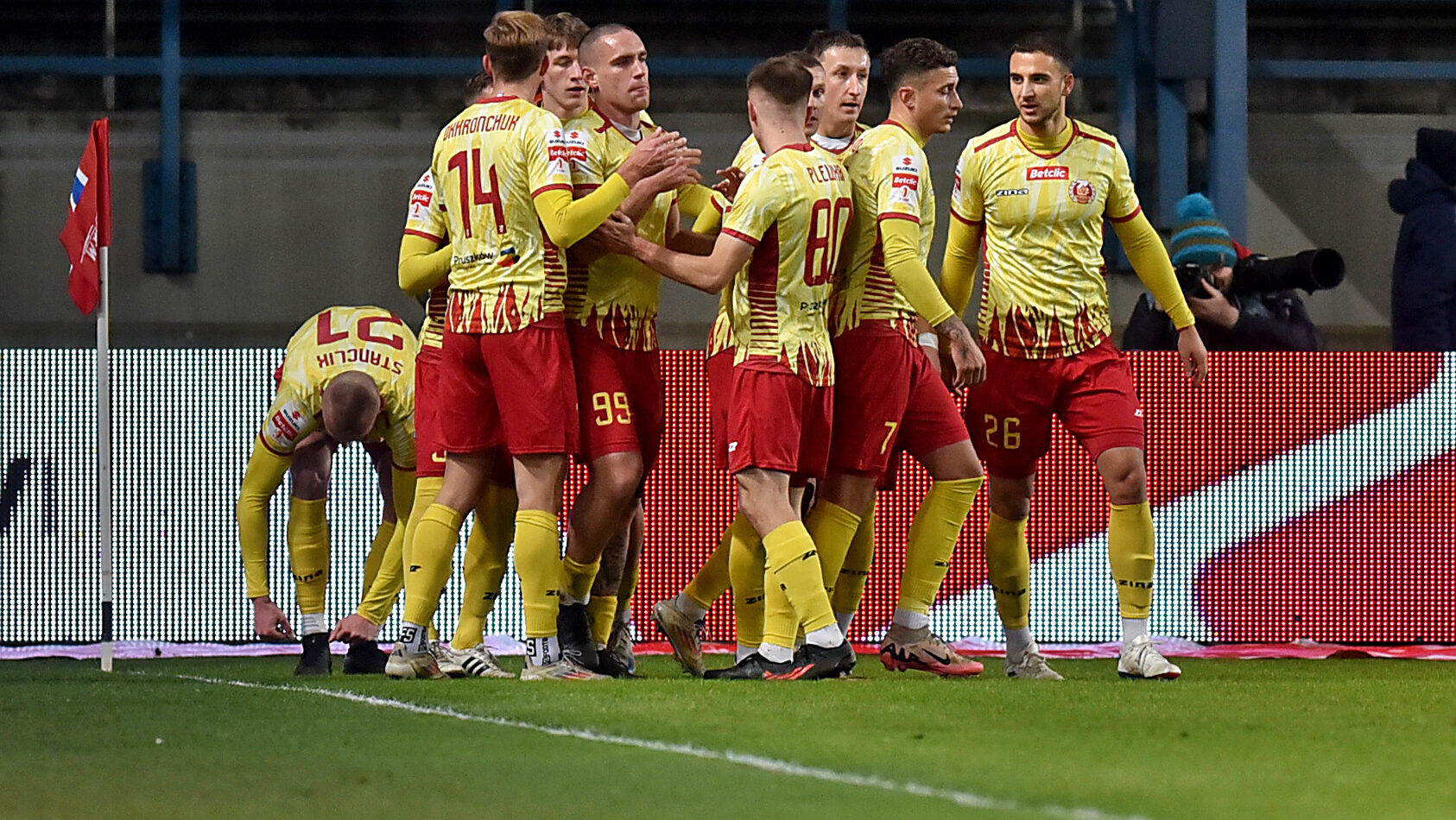 2025.02.15 Krakow
Pilka nozna , Betclic I liga , sezon 2024/25
Wisla Krakow - Znicz Pruszkow
N/z Pilkarze Znicza, radosc po bramce na 0-1, gol, bramka
Foto Krzysztof Porebski / PressFocus

2025.02.15 Krakow
Football , Polish league, second level , 2024/2025 season
Wisla Krakow - Znicz Pruszkow
Pilkarze Znicza, radosc po bramce na 0-1, gol, bramka
Credit: Krzysztof Porebski / PressFocus