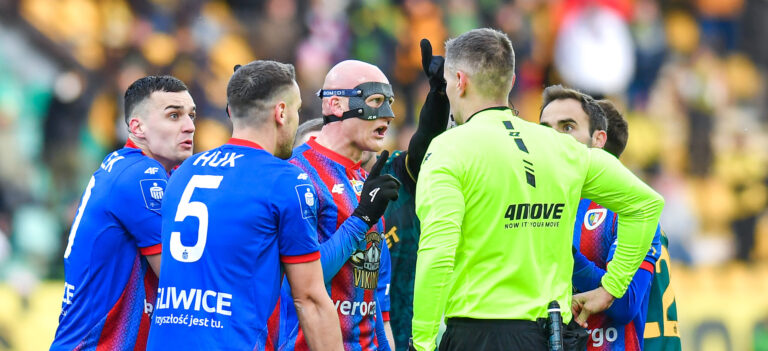 2025.02.16 Katowice
Pilka nozna PKO BP Ekstraklasa Sezon 2024/2025
GKS Katowice - Piast Gliwice
N/z Patryk Dziczek, Tomas Huk, Jakub Czerwinski, Jorge Felix, Tomasz Kwiatkowski, sedzia
Foto Marcin Bulanda / PressFocus
2025.02.16 Katowice
Football Polish PKO BP Ekstraklasa League Season 2024/2025
GKS Katowice - Piast Gliwice
Patryk Dziczek, Tomas Huk, Jakub Czerwinski, Jorge Felix, Tomasz Kwiatkowski, sedzia
Credit: Marcin Bulanda / PressFocus