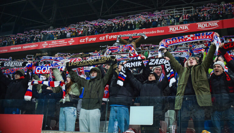 2025.02.28 Zabrze
Pilka nozna PKO BP Ekstraklasa Sezon 2024/2025
Gornik Zabrze - Cracovia
N/z kibice, trybuny, doping, szalik, szaliki
Foto Marcin Bulanda / PressFocus

2025.02.28 Zabrze
Football Polish PKO BP Ekstraklasa League Season 2024/2025
Gornik Zabrze - Cracovia
kibice, trybuny, doping, szalik, szaliki
Credit: Marcin Bulanda / PressFocus