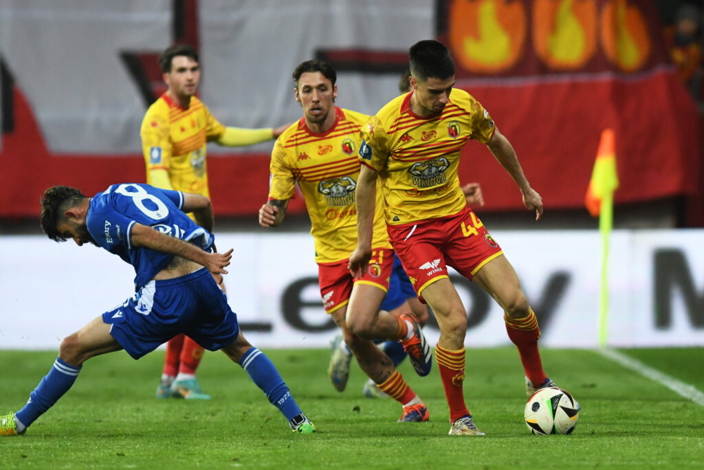 2025.03.16 Bialystok Pilka nozna PKO Ekstraklasa sezon 2024/2025 25. kolejka rozgrywek Jagiellonia Bialystok (zolto-czerwone) - Lech Poznan N/z (L-P) Ali Gholizadeh Darko Churlinov Joao Moutinho Foto Michal Kosc / PressFocus 
2025.03.16 Bialystok Football Polish PKO Ekstraklasa season 2024/2025 Jagiellonia Bialystok - Lech Poznan Credit Michal Kosc / PressFocus