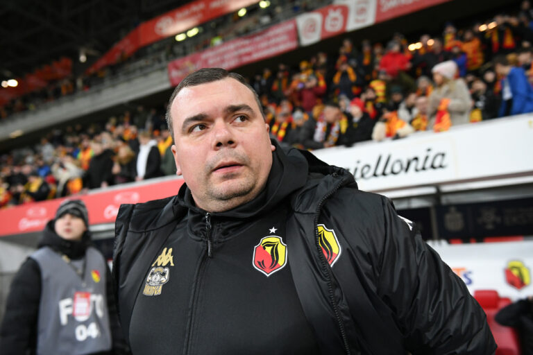 2025.03.16 Bialystok Pilka nozna PKO Ekstraklasa sezon 2024/2025 25. kolejka rozgrywek Jagiellonia Bialystok (zolto-czerwone) - Lech Poznan N/z Adrian Siemieniec trener Jagiellonii Bialystok Foto Michal Kosc / PressFocus 
2025.03.16 Bialystok Football Polish PKO Ekstraklasa season 2024/2025 Jagiellonia Bialystok - Lech Poznan Credit Michal Kosc / PressFocus