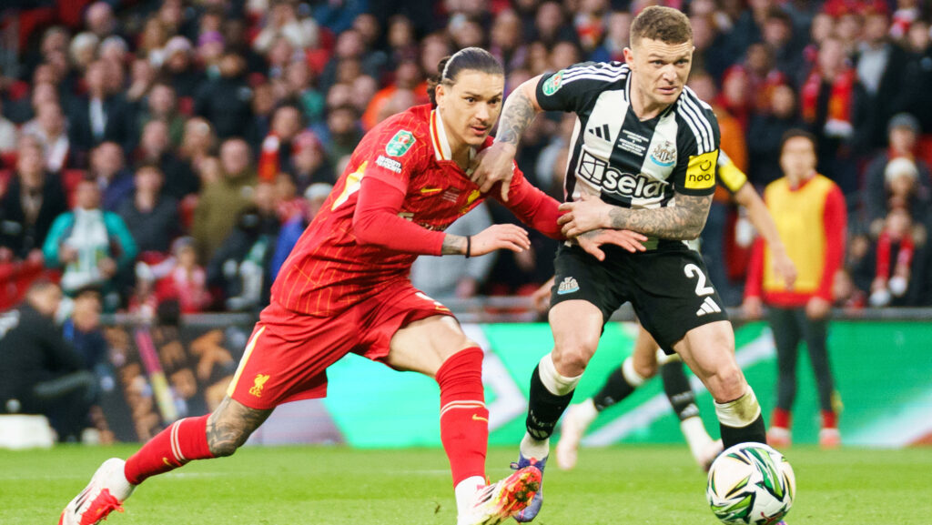 Liverpool FC v Newcastle United FC Darwin Nunez of Liverpool and Kieran Trippier of Newcastle United battling for the ball during the Liverpool FC v Newcastle United FC Carabao Cup Final at Wembley Stadium, London, England, United Kingdom on 16 March 2025 Credit: Dylan Hepworth/Every Second Media Editorial use only. All images are copyright Every Second Media Limited. No images may be reproduced without prior permission. All rights reserved. Premier League and Football League images are subject to licensing agreements with Football DataCo Limited. see https://www.football-dataco.com Copyright: xIMAGO/EveryxSecondxMediax ESM-1379-0059 DylanxHepworthx/xEveryxSecondxMediax
2025.03.16 Londyn
pilka nozna , Puchar Ligi Angielskiej
FC Liverpool - Newcastle United
Foto IMAGO/PressFocus

!!! POLAND ONLY !!!