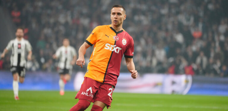 Przemyslaw Frankowski of Galatasaray during theTurkish Super League match between Besiktas and Galatasaray at Tupras Stadium in Istanbul on March 29 , 2025.  Photo by Seskimphoto  Istanbul Turkey Istanbul Turkey Copyright: xSeskimphotox Besiktas-GSaray-290325 15
2025.03.29 Stambul
pilka nozna , liga turecka
Besiktas Stambul - Galatasaray Stambul
Foto IMAGO/PressFocus

!!! POLAND ONLY !!!
